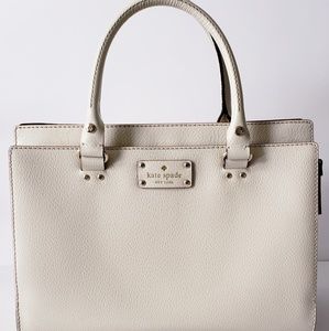 Handbag with front pocket
